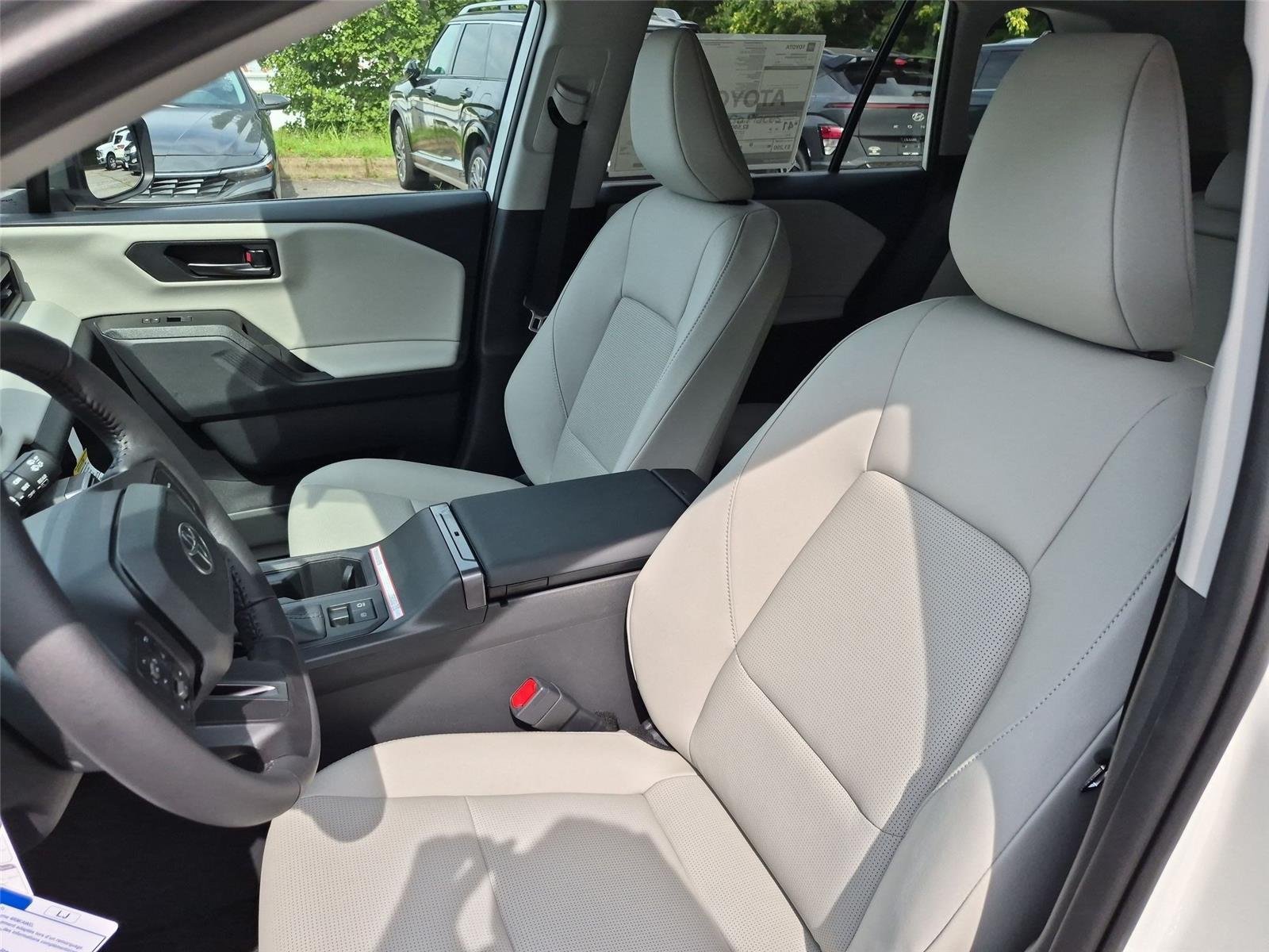 New 2026 Ice Cap Toyota XLE Premium image 17