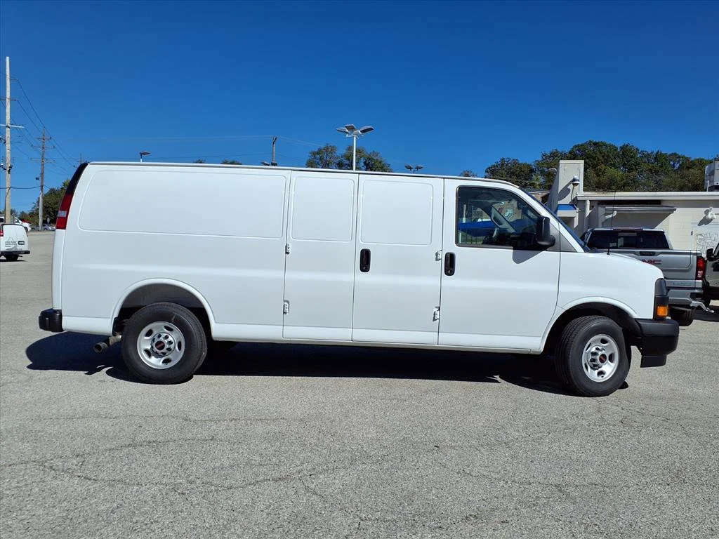New 2025 Summit White GMC Work Van image 22