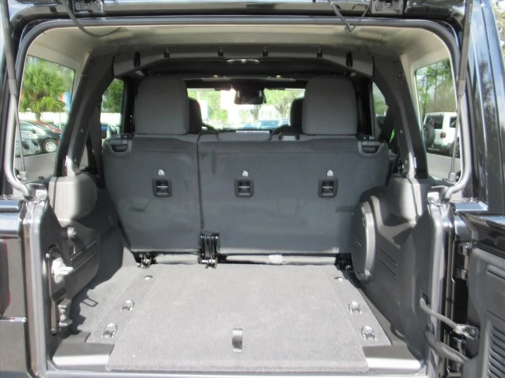 New 2026 Black Clear-Coat Exterior Paint Jeep Rubicon image 29