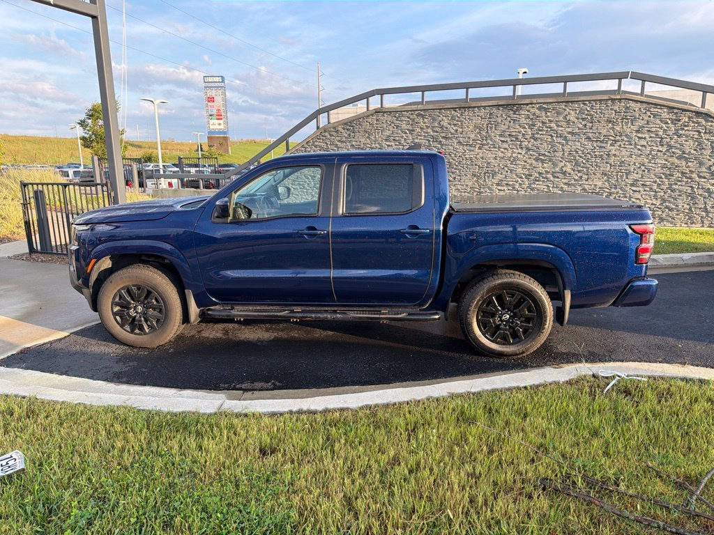 Used 2022 Blue Nissan SV image 4