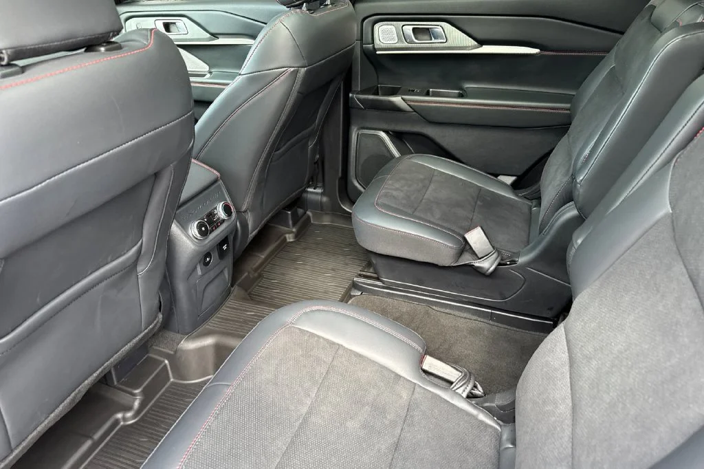 2025 Ford Explorer ST - Photo 12
