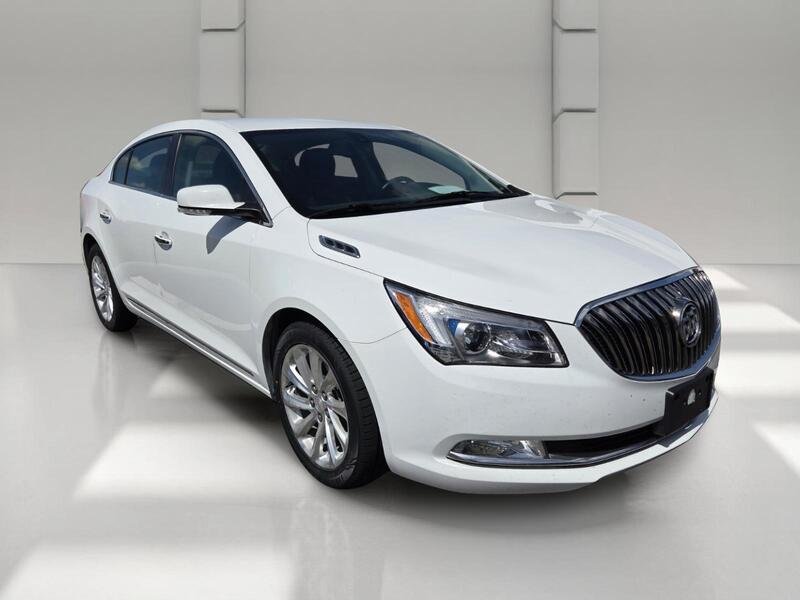 Used 2016 Summit White BUICK LEATHER GROUP image 3