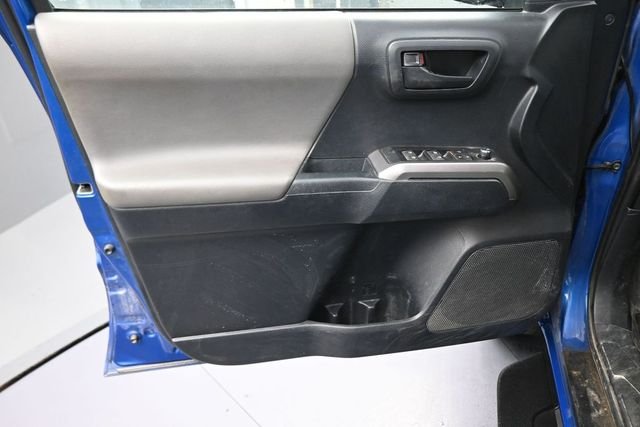 Used 2018 Blue Toyota SR5 image 20