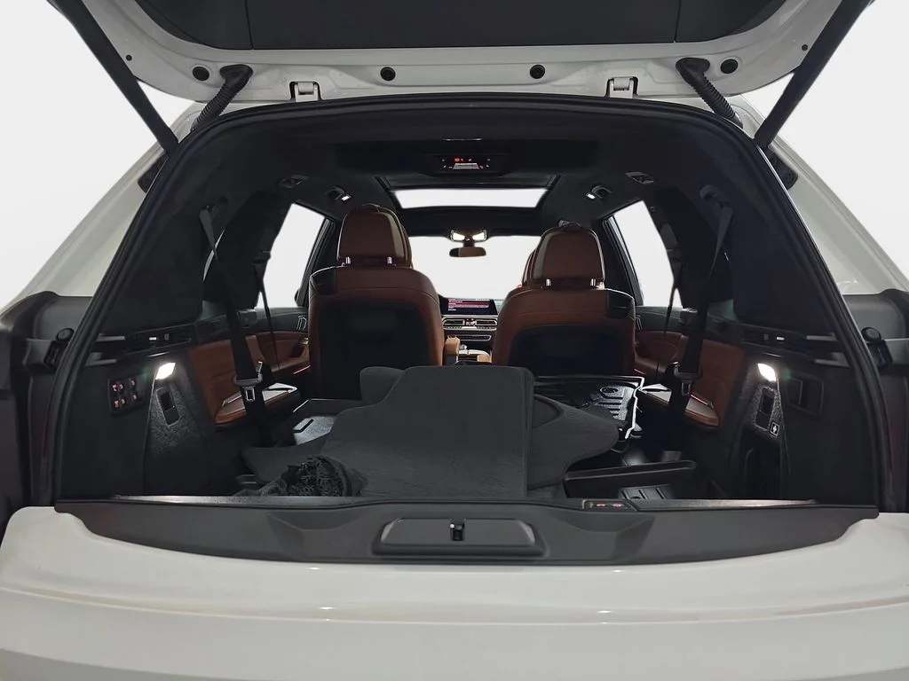 Used 2020 White BMW M50i image 14