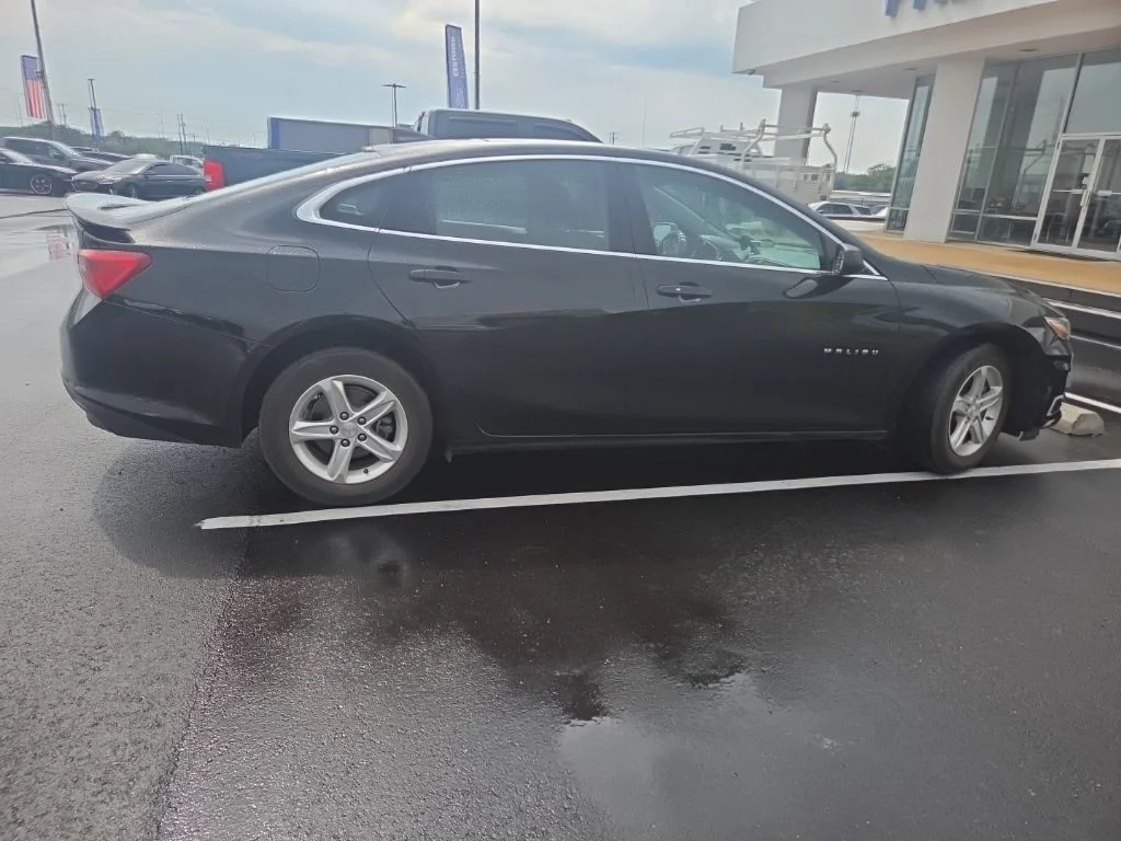 Used 2022 Black Chevrolet LS image 7
