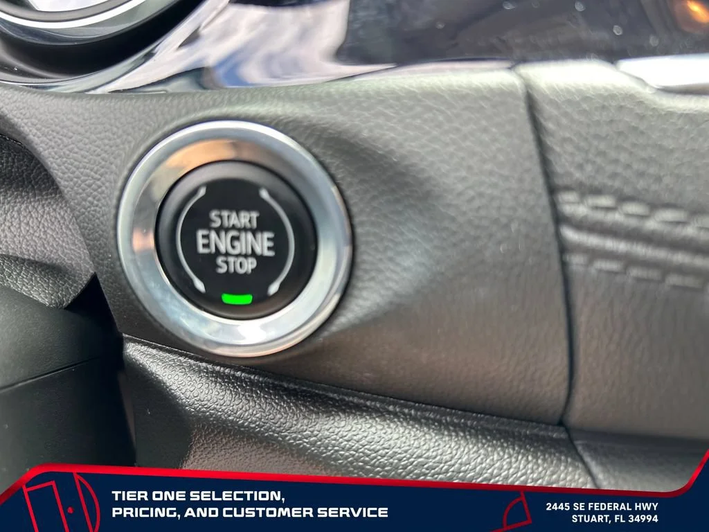 Used 2023 White Frost Tricoat Buick Select image 21