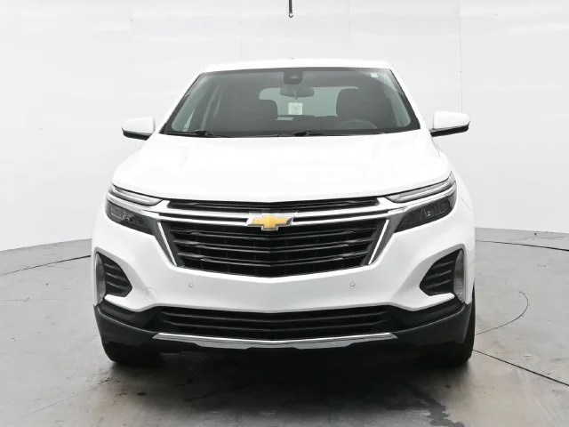 Used 2024 Summit White Chevrolet LT image 2