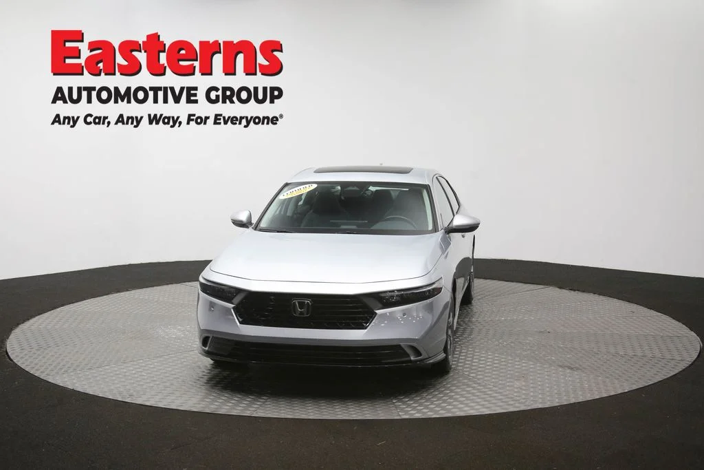 Used 2025 Silver Honda EX-L image 49