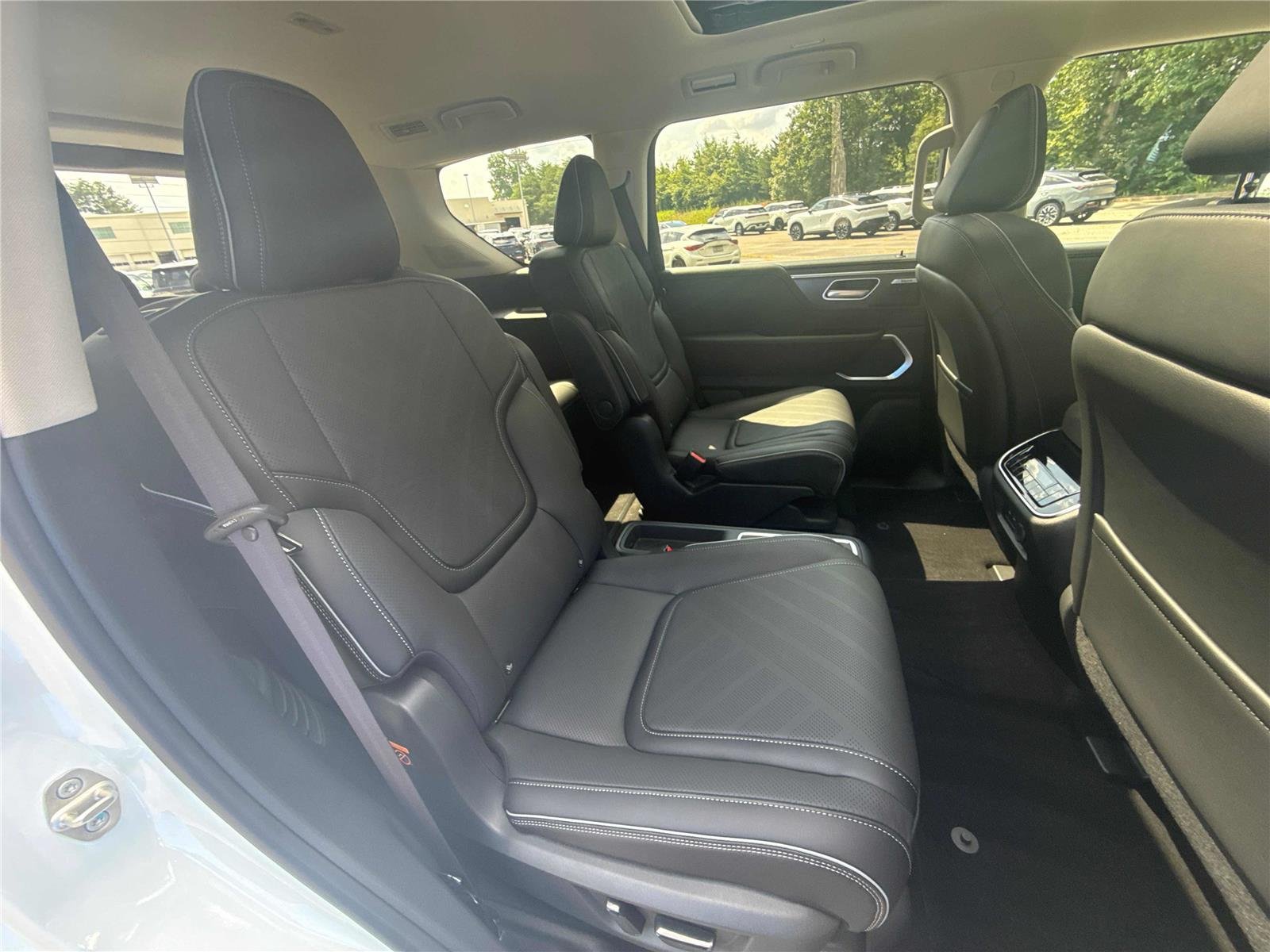 New 2027 RADIANT WHITE INFINITI Luxe 2WD image 29