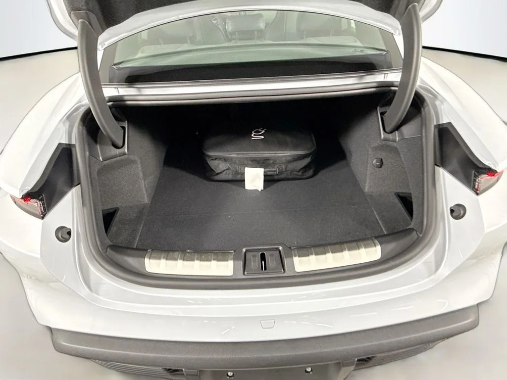 New 2026 White Porsche  image 27