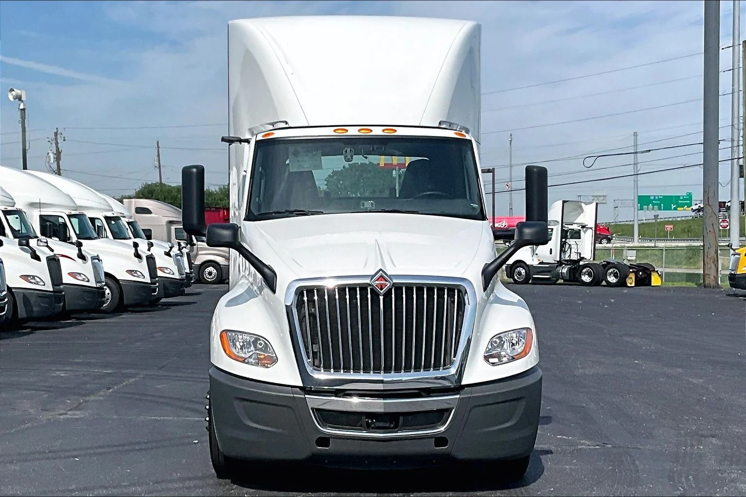 Used 2021 WHITE International  image 2