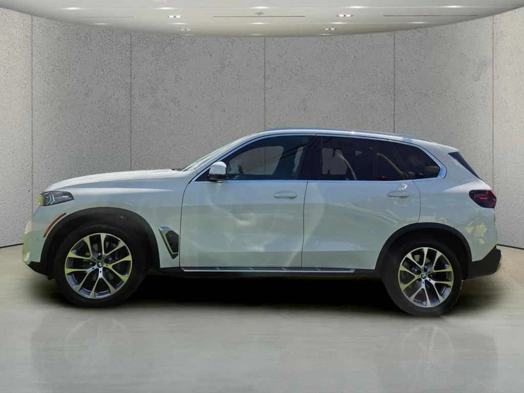 Used 2026 White BMW xDrive40i image 2