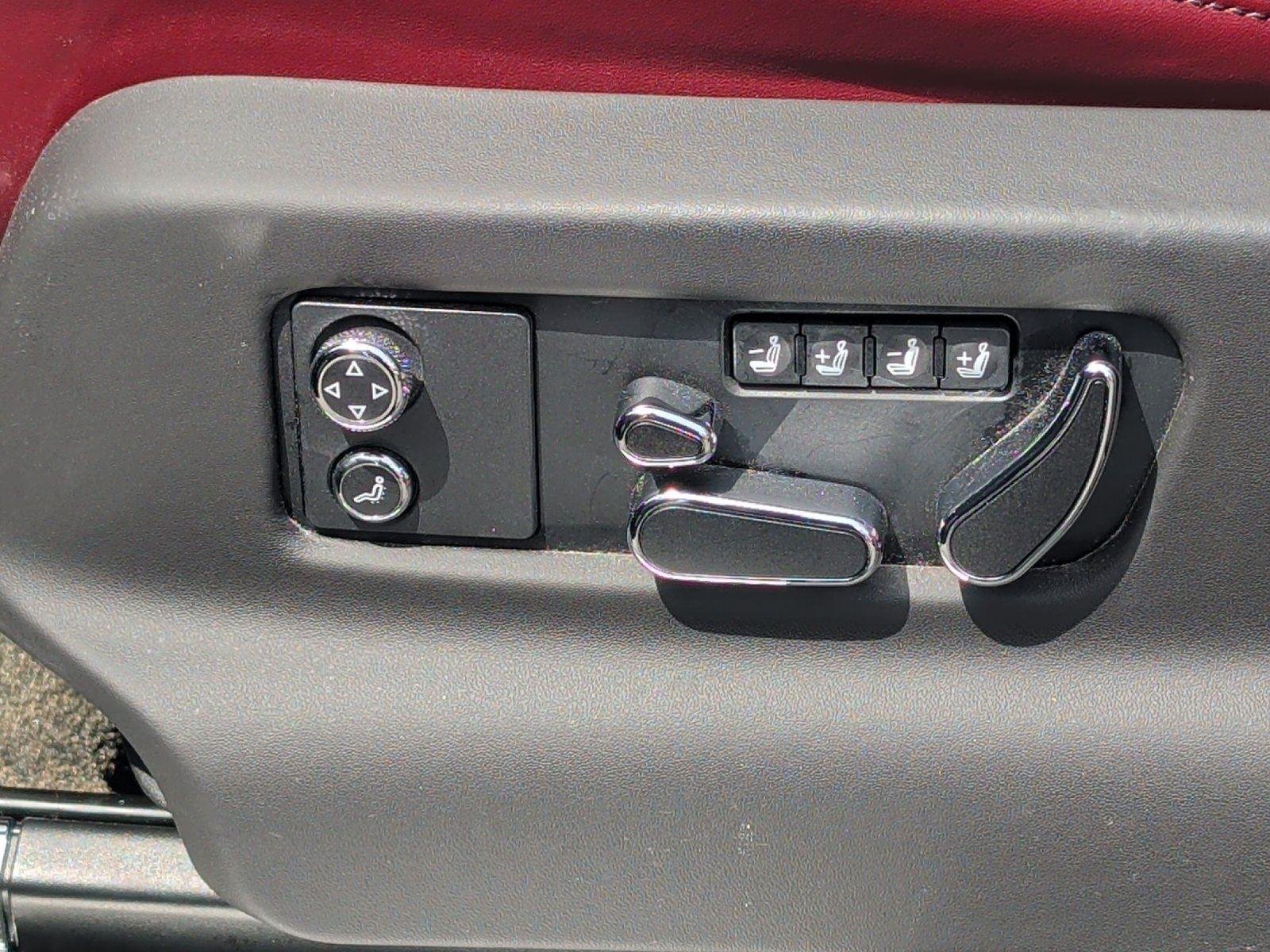 Used 2022  Bentley V8 image 23