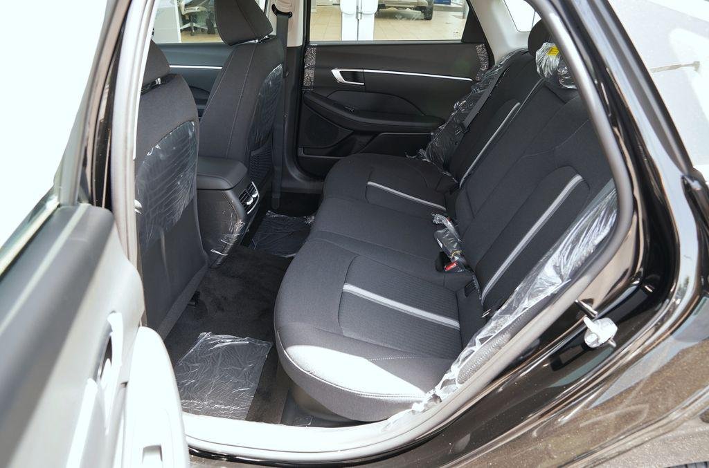 New 2026 Abyss Black Hyundai SEL image 23