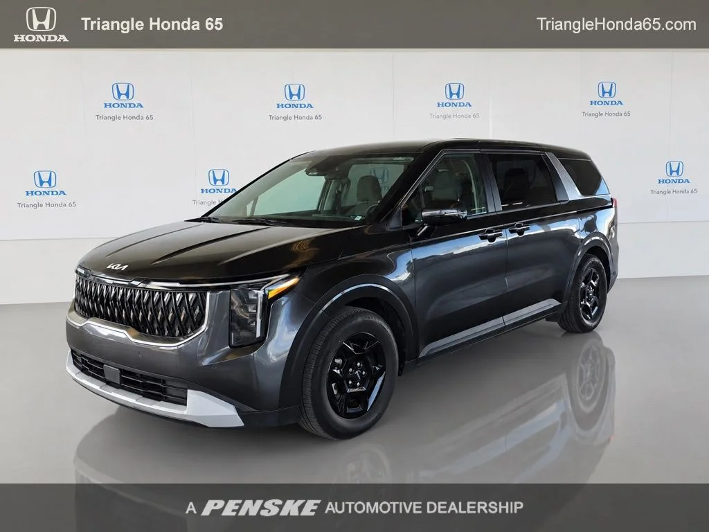 2025 Kia Sedona LX's photo
