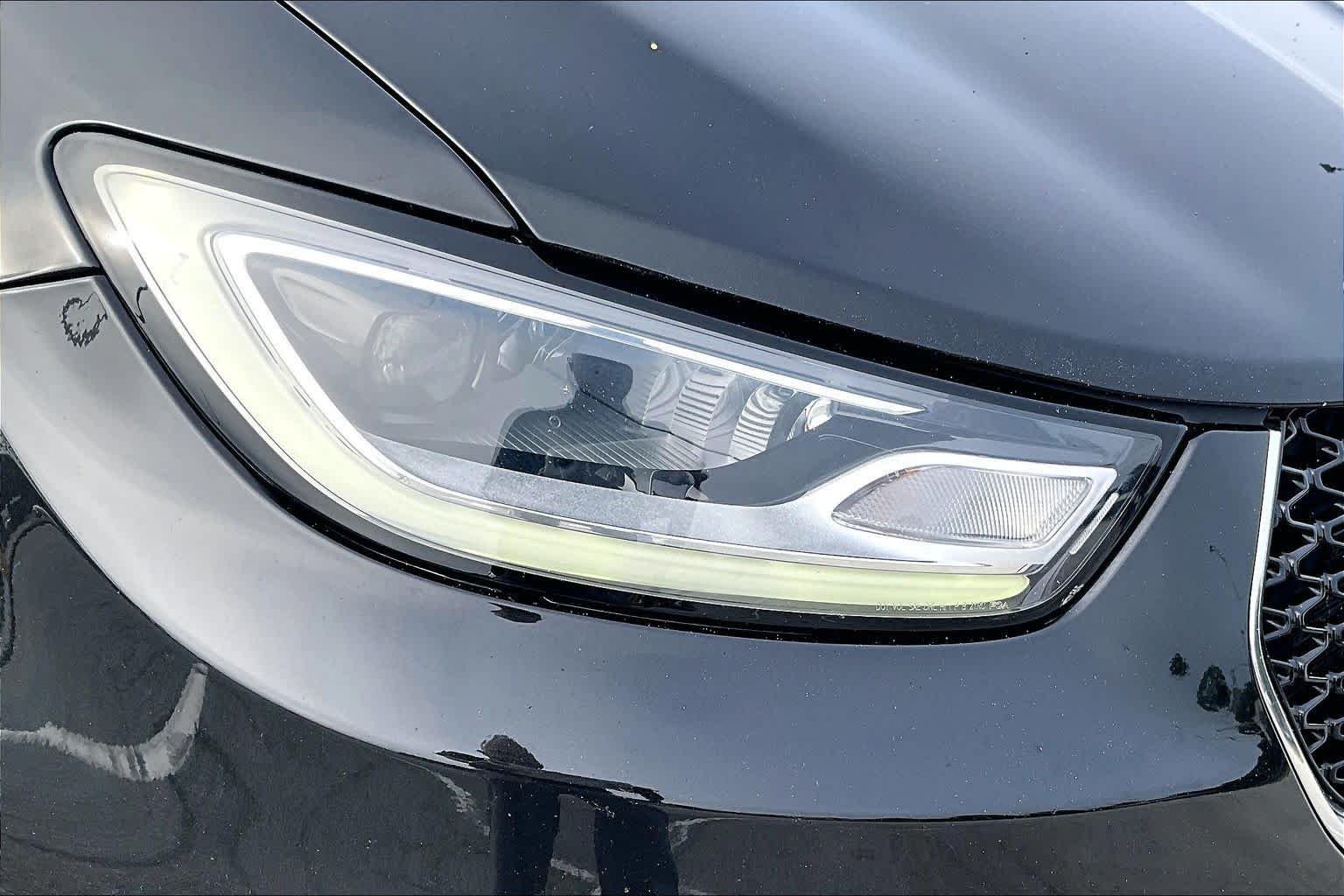 Used 2024 Brilliant Black Crystal Pearlcoat Chrysler Hybrid Select image 28