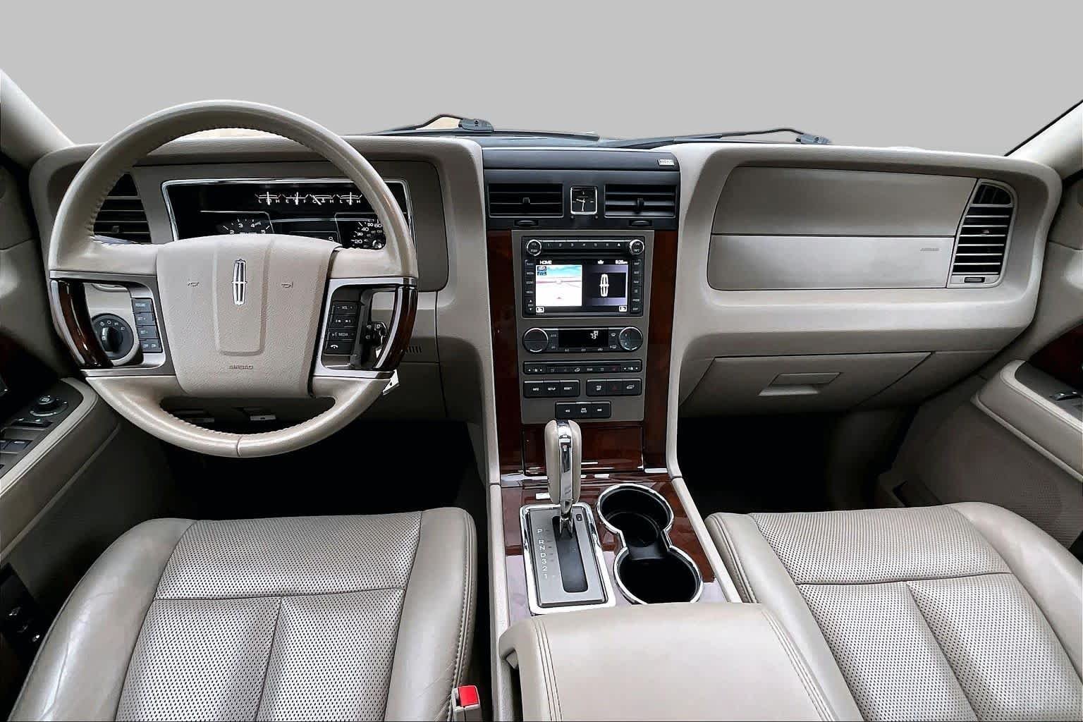 Used 2014 Tuxedo Black Metallic Lincoln  image 13