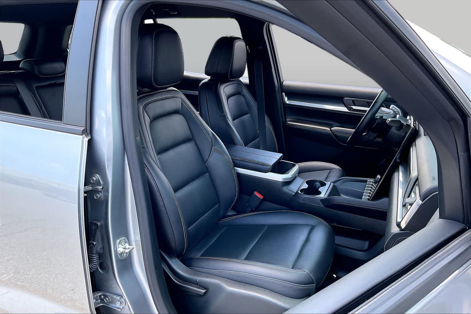 Used 2026 Sterling Metallic GMC AWD Elevation image 9