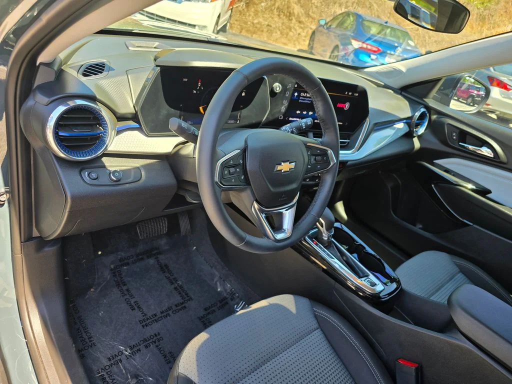 Used 2025 Gray Chevrolet LT image 23