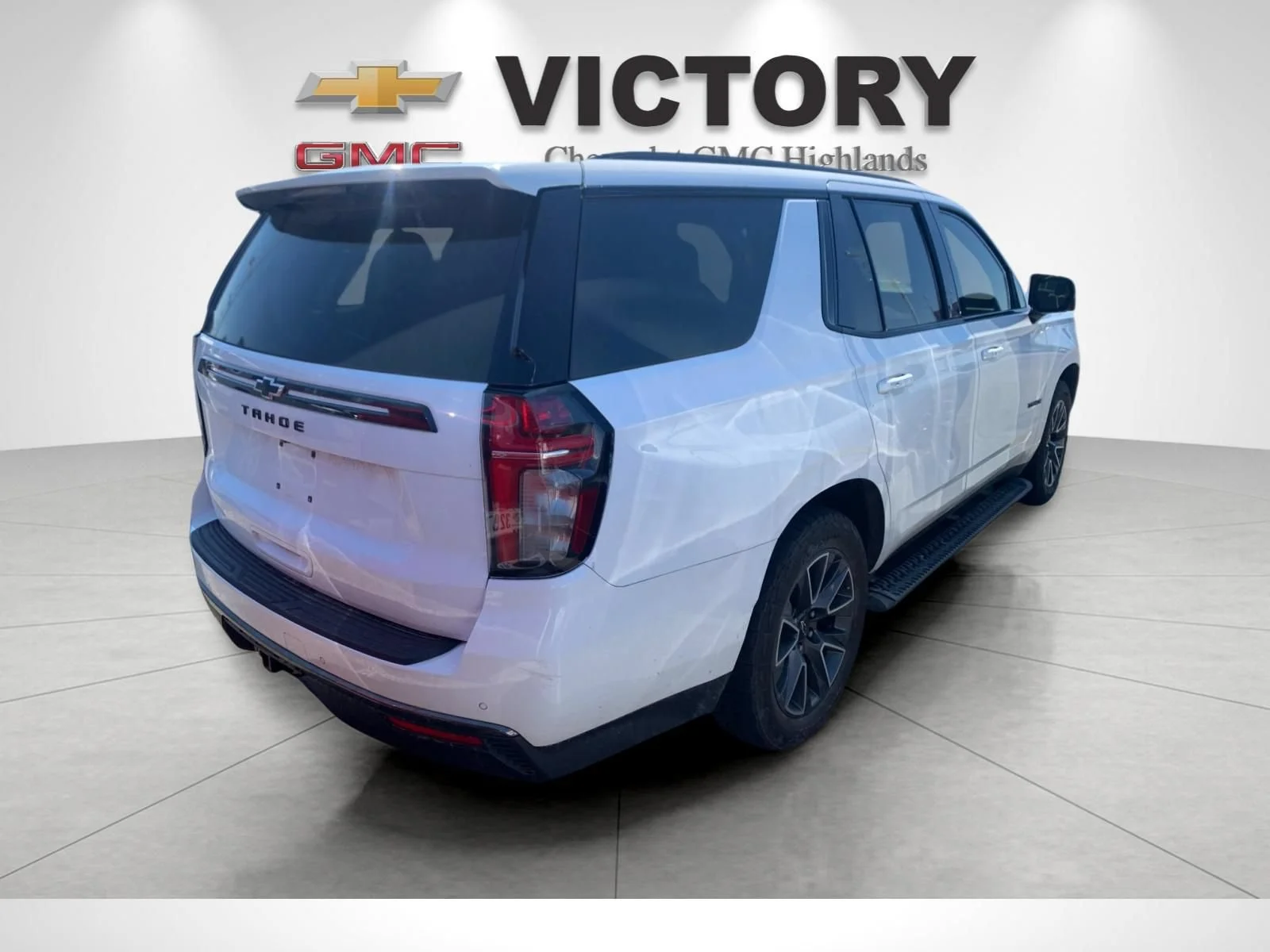 Used 2021 Summit White Chevrolet Z71 image 3