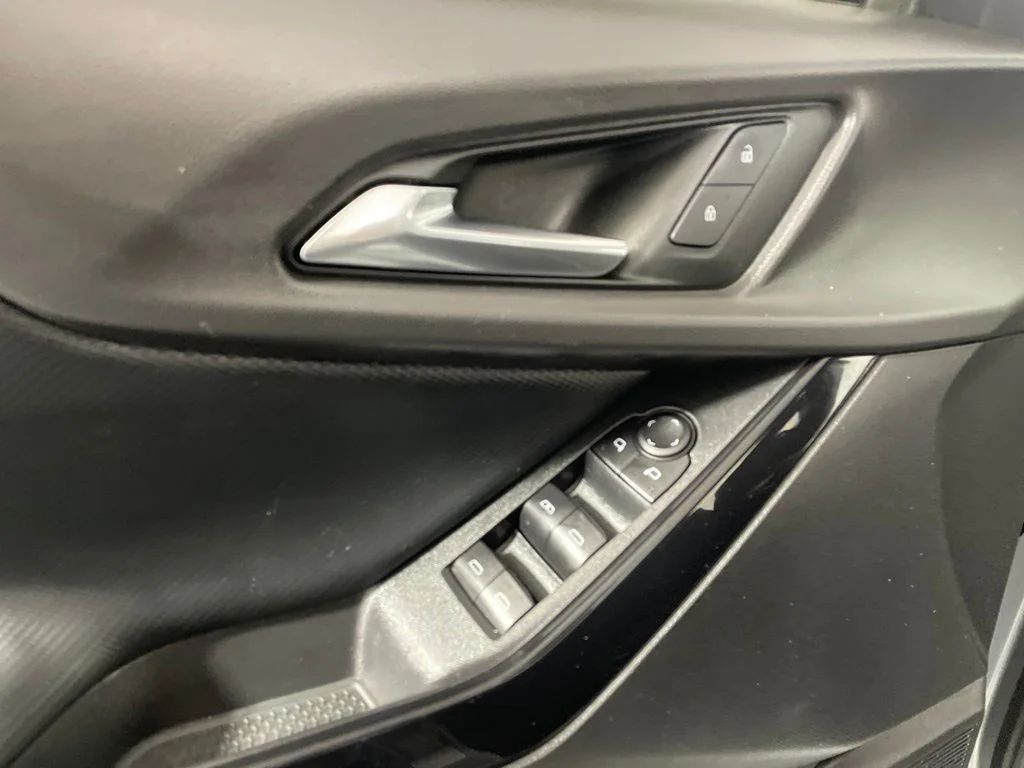 Used 2025 Sterling Gray Metallic Chevrolet LT image 9