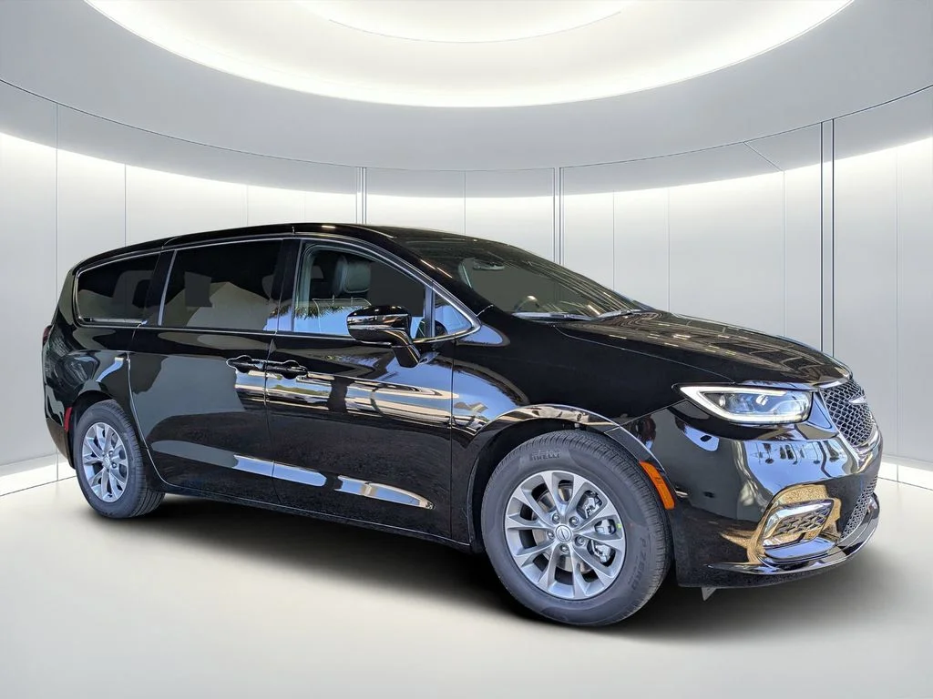 2026 Chrysler Pacifica Limited's photo