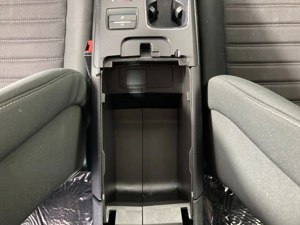 Used 2020 Silver Ford SE image 12