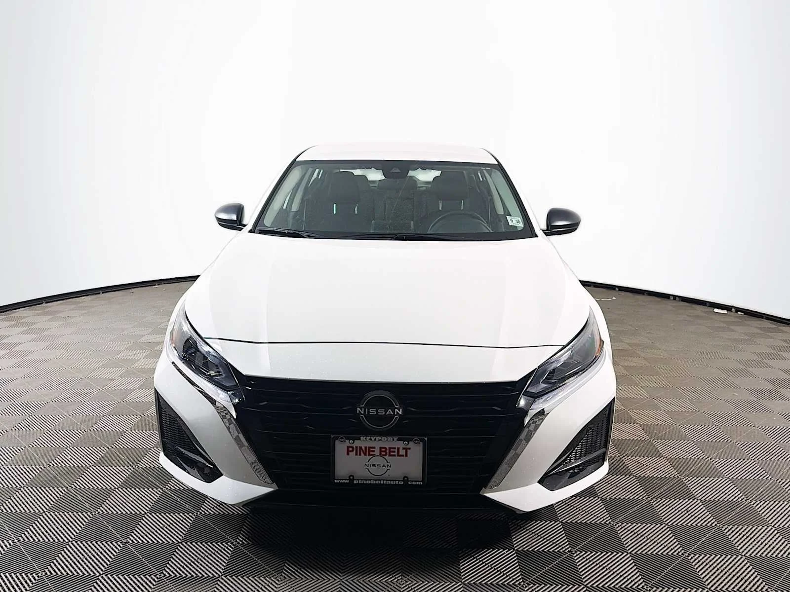 Certified Used 2025 Glacier White Nissan S image 2
