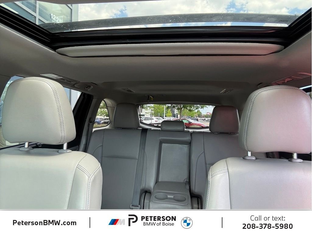 Used 2019 Green Toyota XLE image 37
