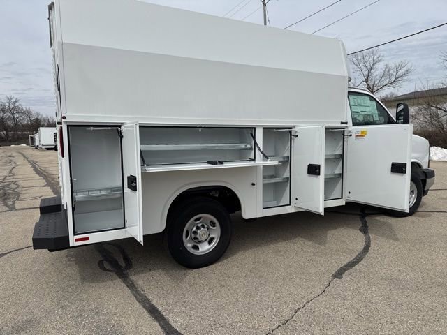 New 2025 Summit White Chevrolet 1WT image 8