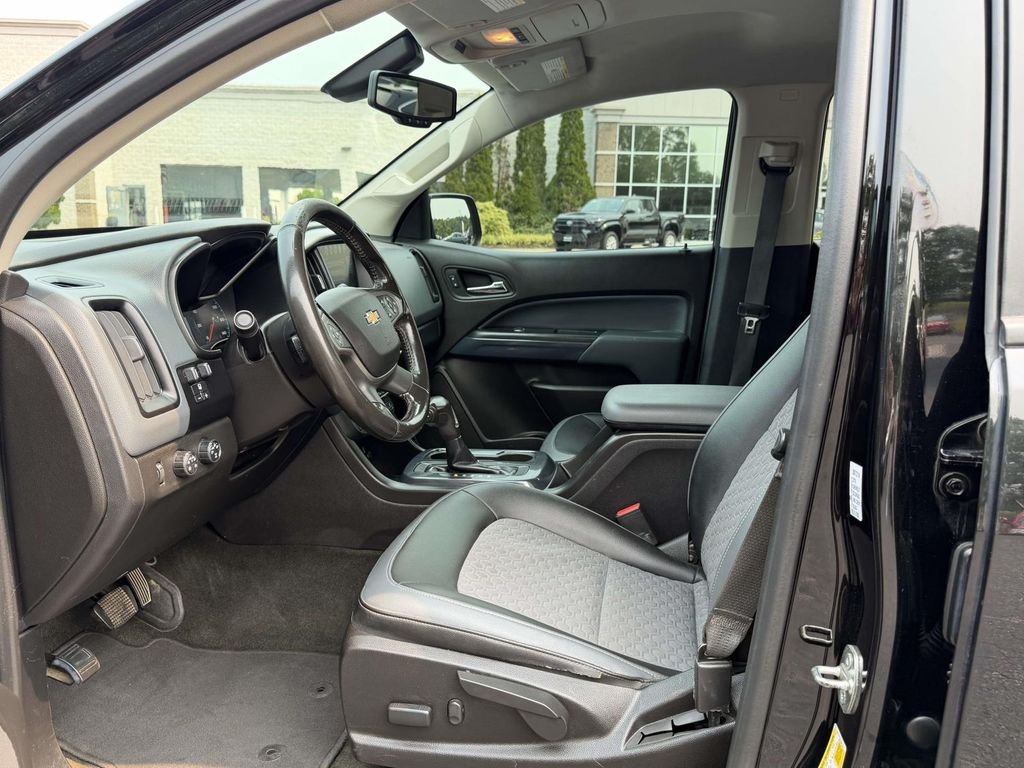 Used 2016 Black Chevrolet Z71 image 15