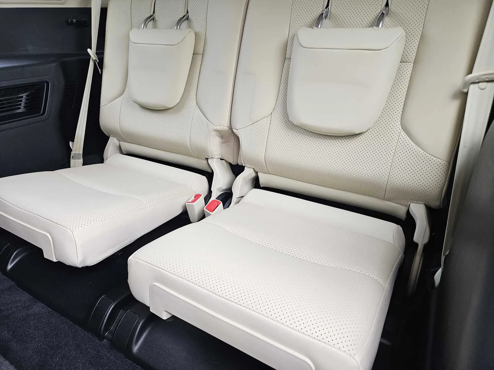 Certified Used 2023 EMINENT WHITE PEARL Lexus Luxury image 22