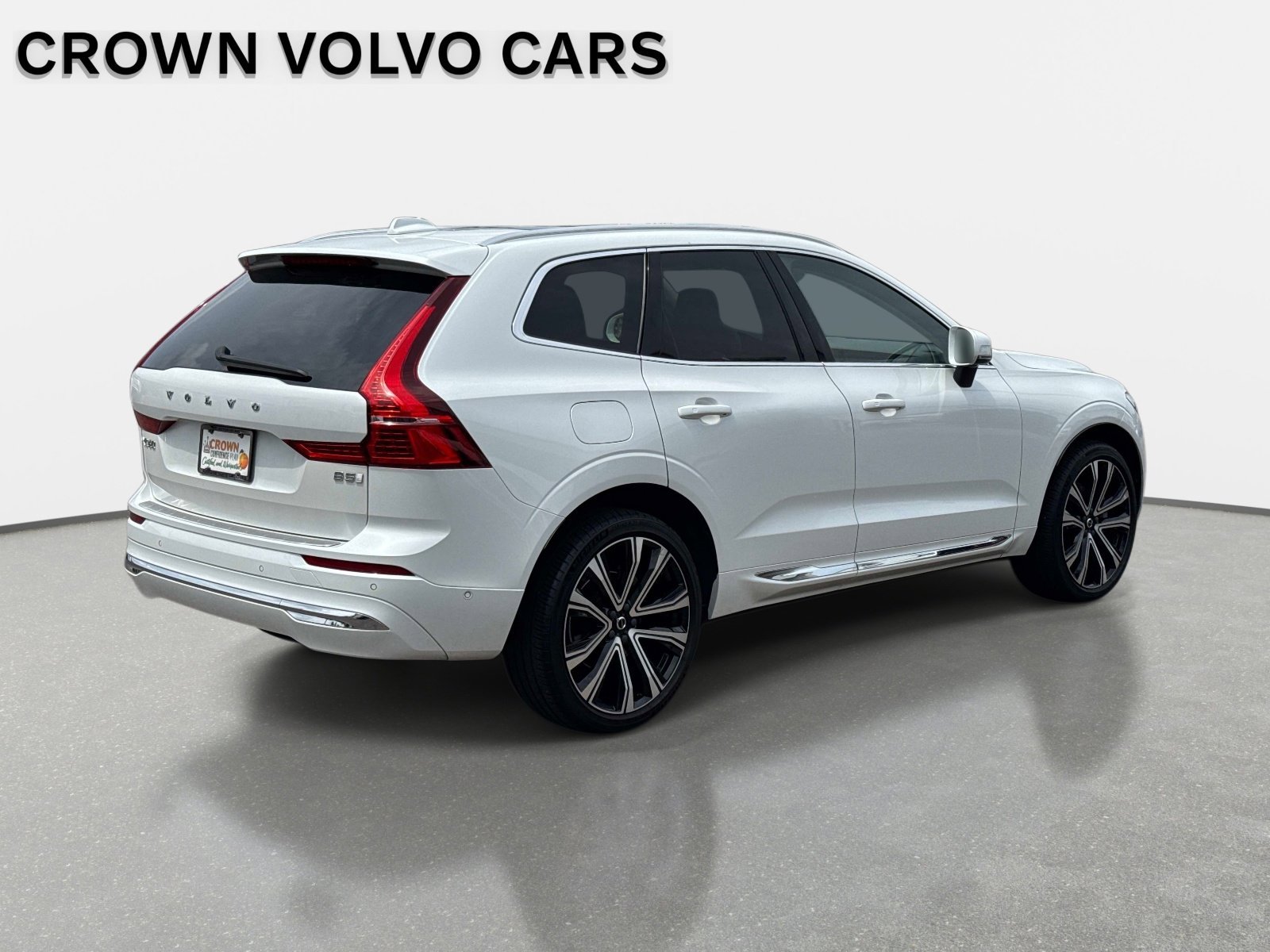Used 2023 Crystal White Volvo Ultimate Bright Theme image 5