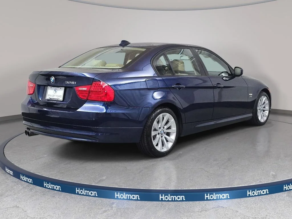 Used 2011 Deep Sea Blue Metallic BMW 328i xDrive image 6