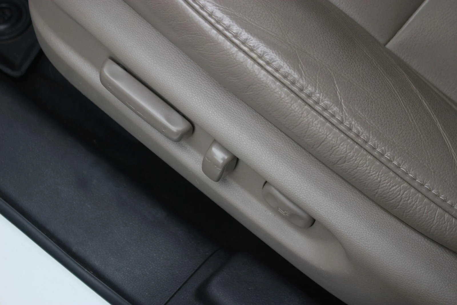 Used 2020 White Honda EX-L image 18