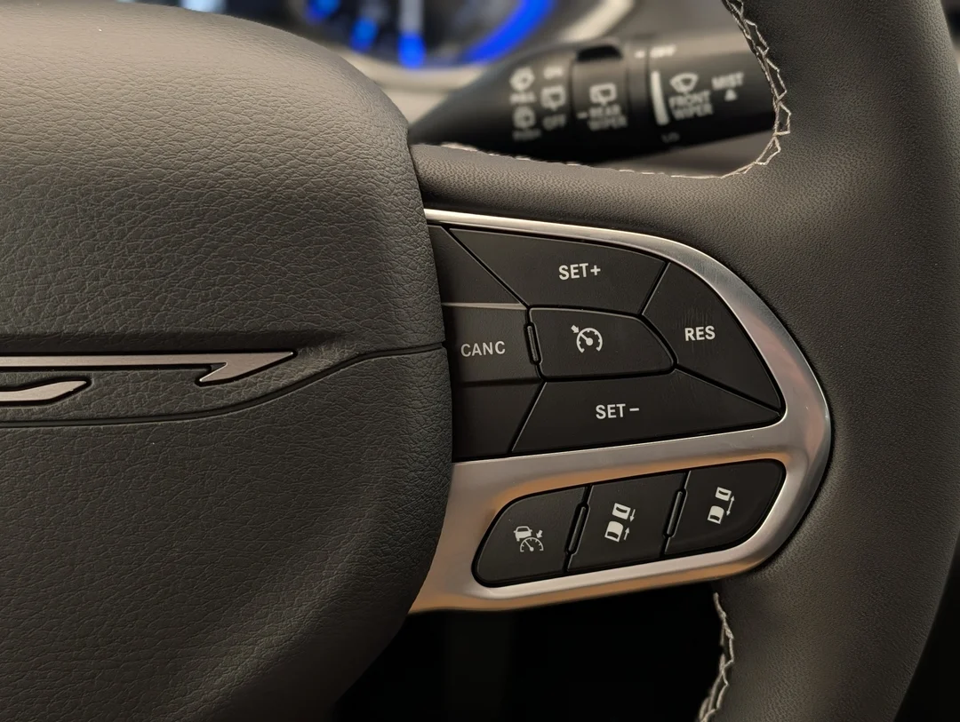 New 2027 White Chrysler Select - - AWD - 3.6L Pentastar V6 - Adaptive Cruise Control - Blind Spot Monitor & More! image 19