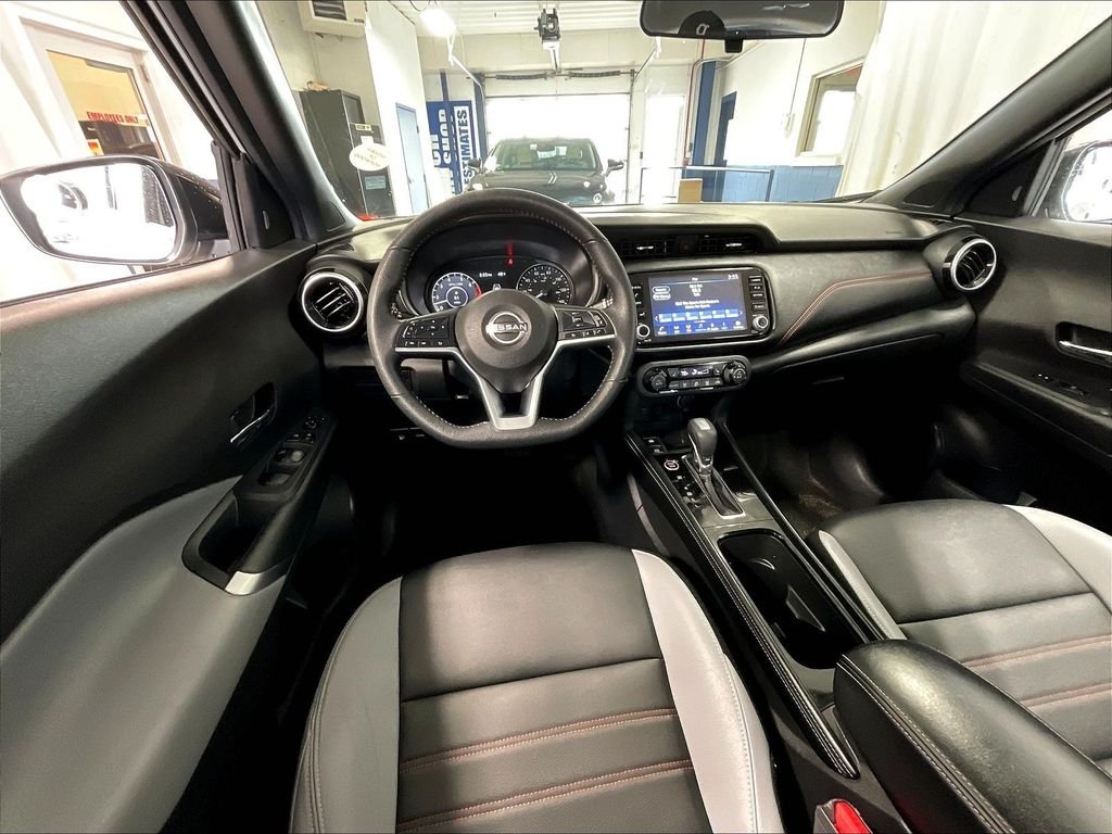 Used 2023 White Nissan SR image 17
