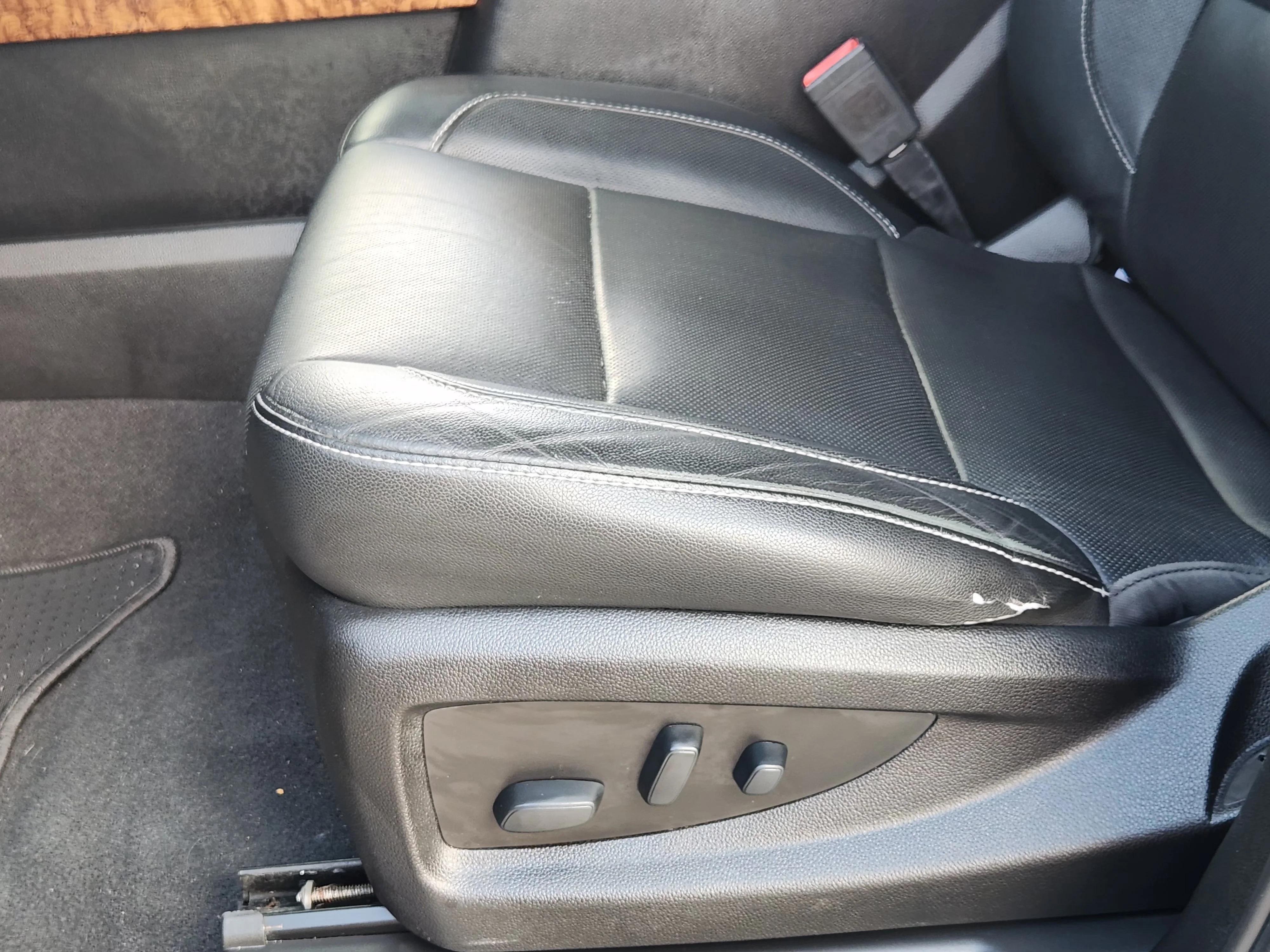 Used 2019 Black Chevrolet Premier image 25