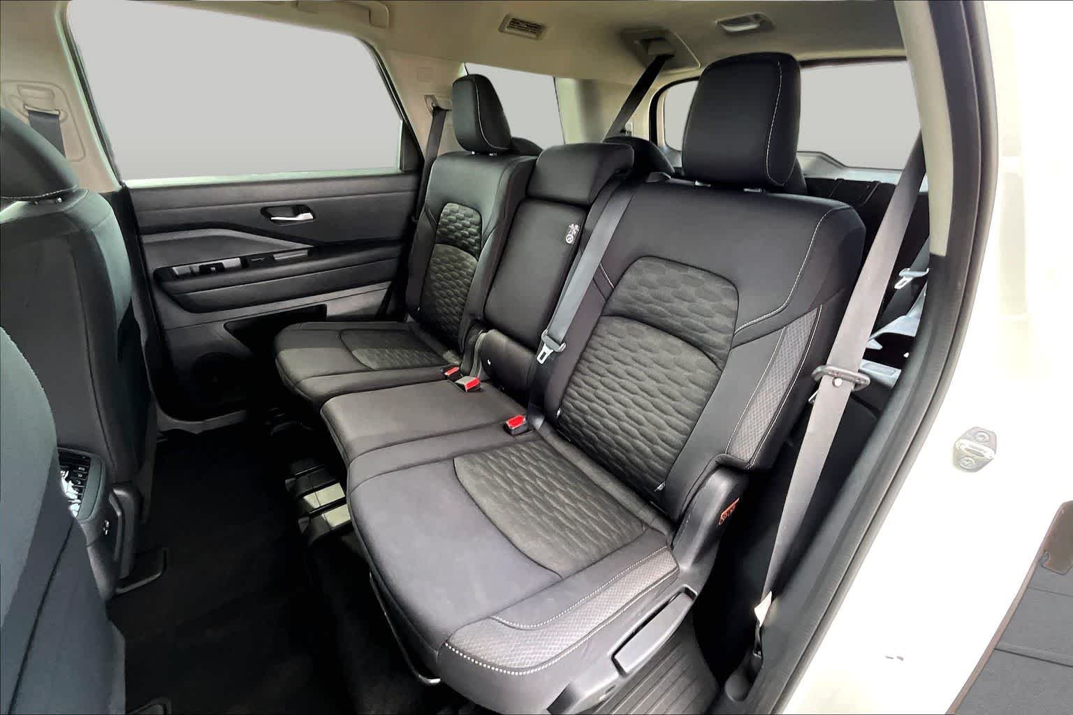 Used 2022 Pearl White Tricoat Nissan SV image 19