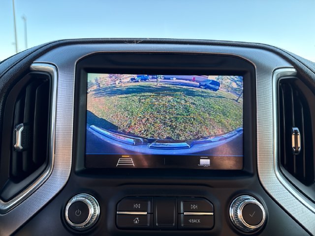 Used 2022 White GMC SLE image 22