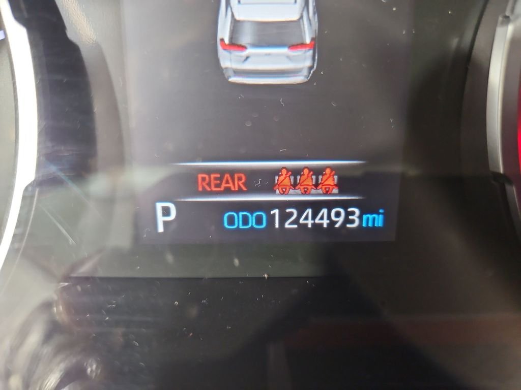 Used 2021  Toyota XLE image 17