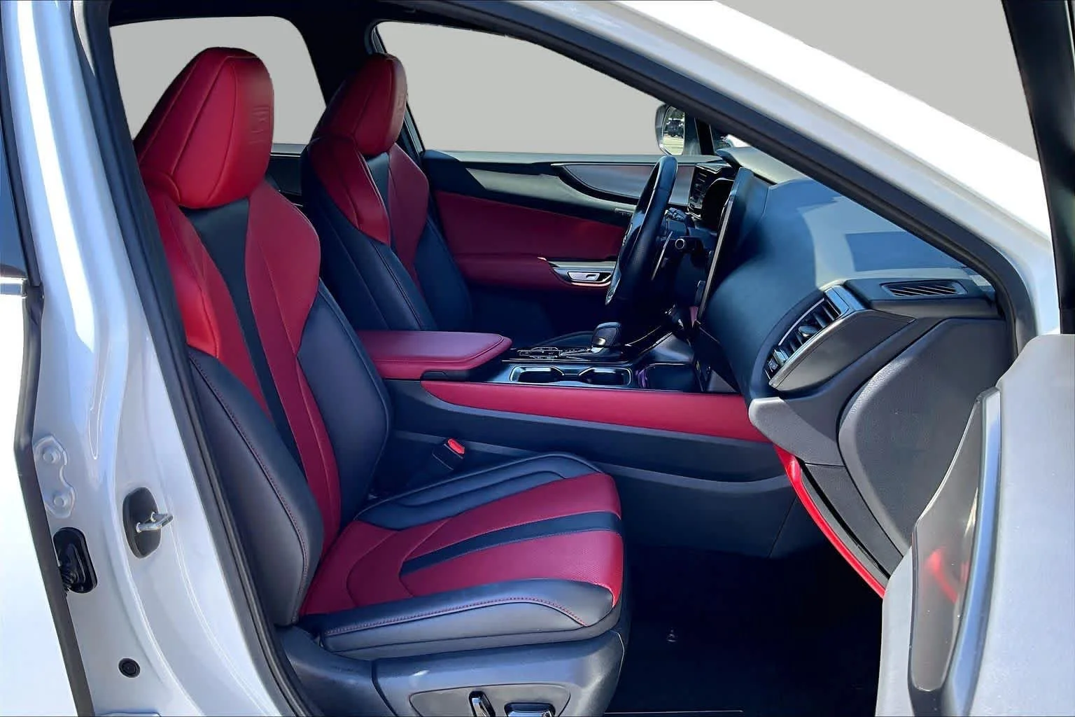 Certified Used 2025 ULTRA WHITE Lexus F SPORT Handling image 8