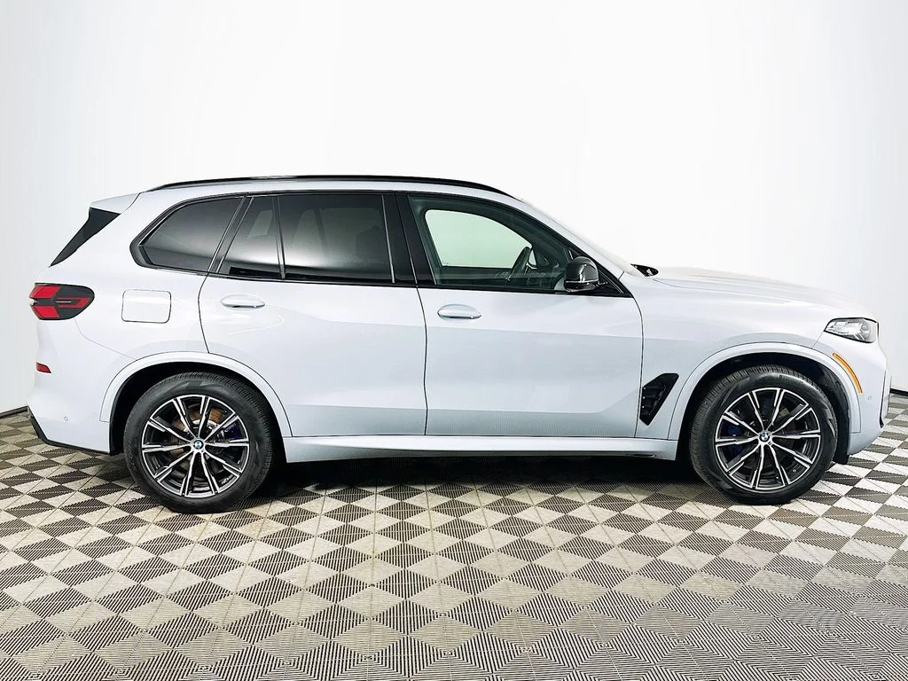 2026 BMW X5 M60i - Photo 4