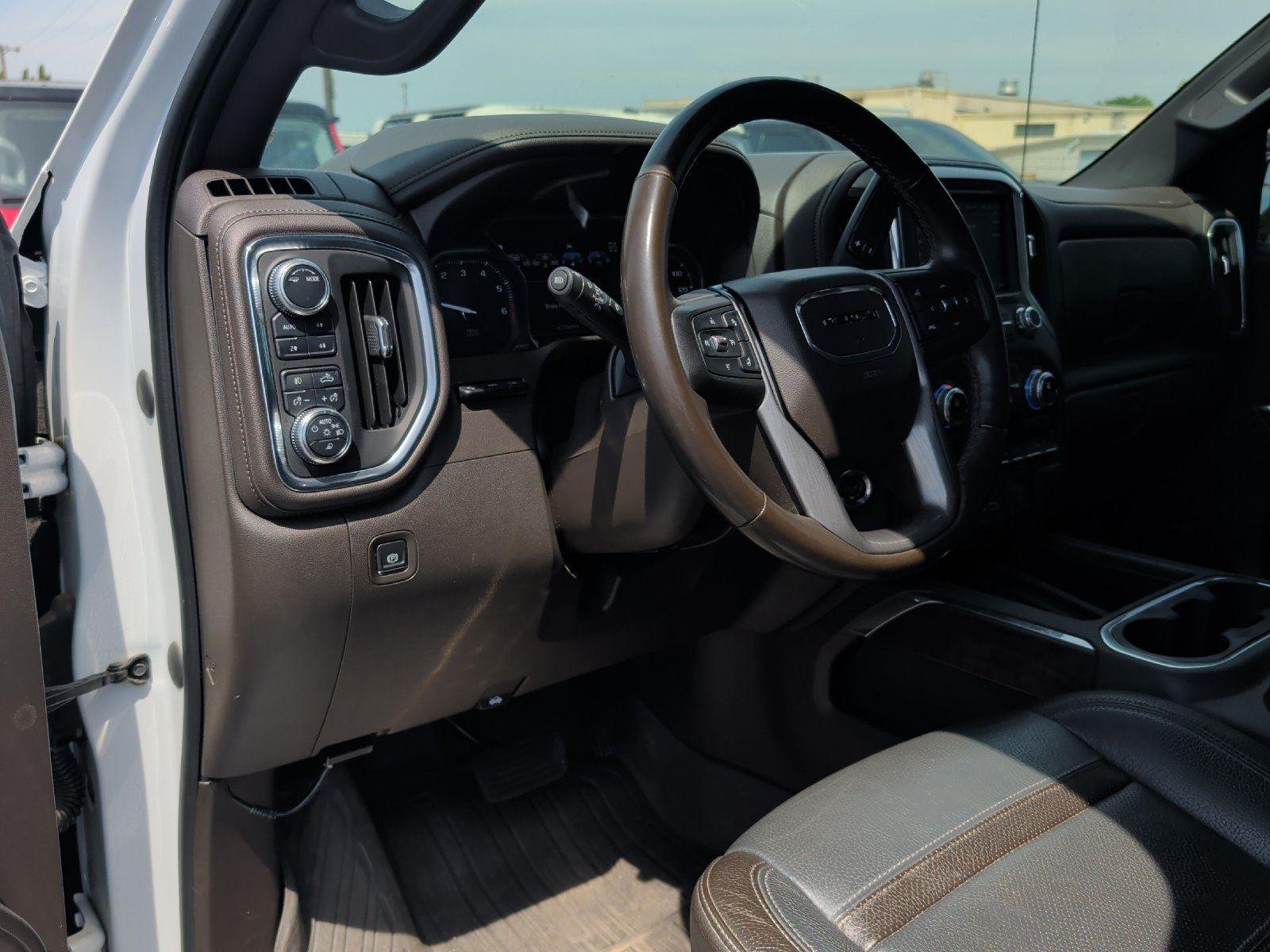 Used 2020 White Frost Tricoat GMC Denali image 15