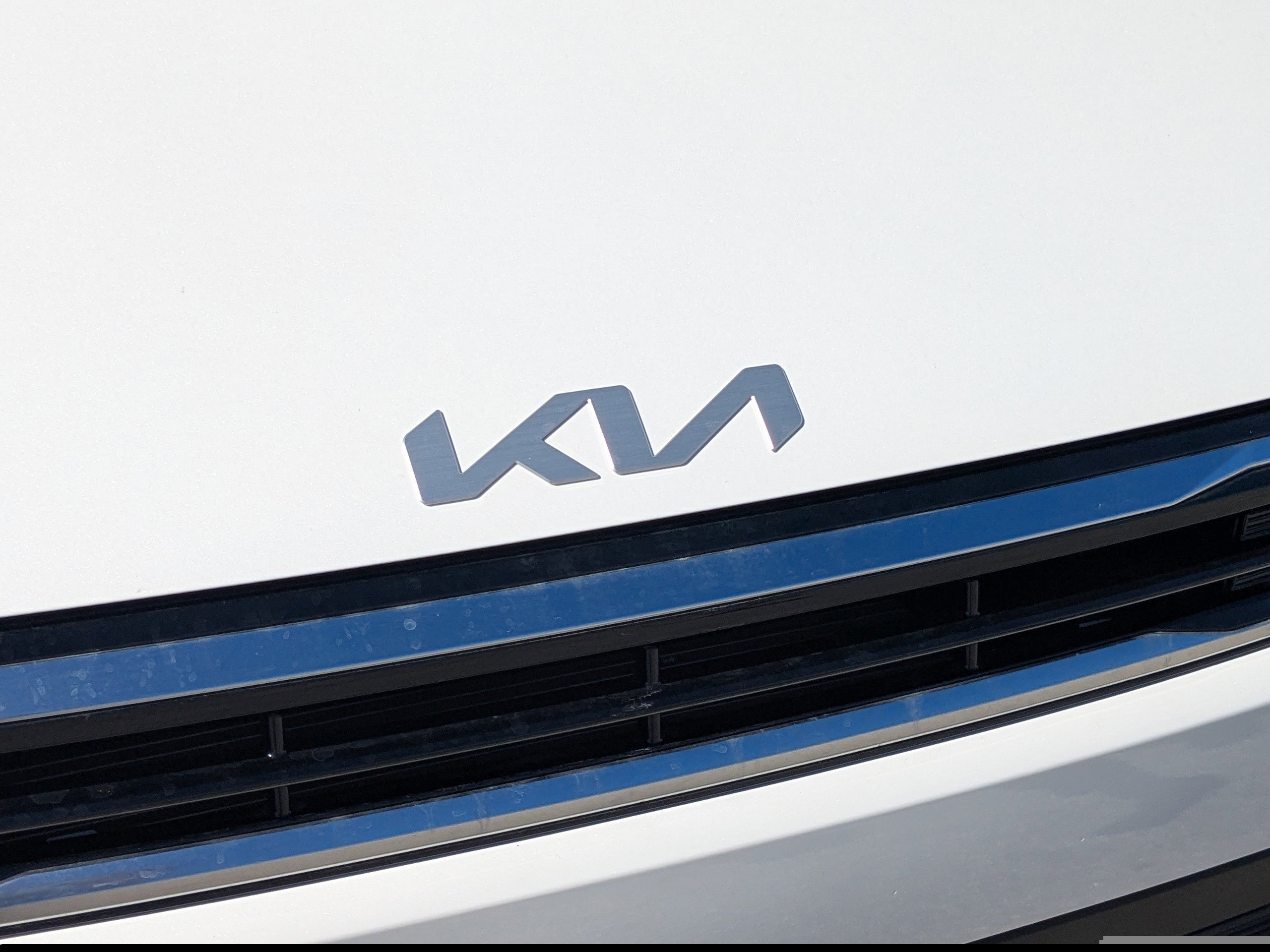 New 2025 Snow White Pearl Kia EX image 11