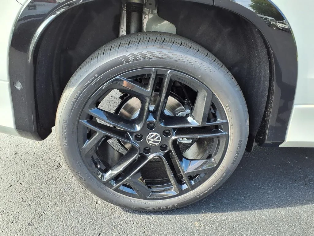 New 2026 Sandstone Volkswagen 2.0T SE R-Line Black image 8