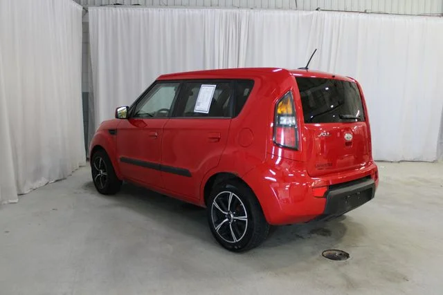 Used 2010 Red Kia Plus image 27