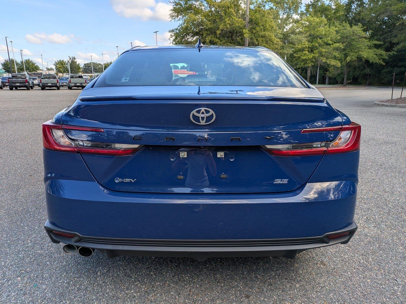 Used 2025  Toyota SE image 5