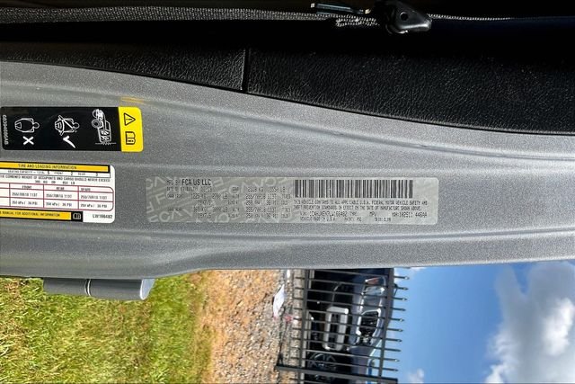 Used 2020 Silver Jeep Unlimited Sahara image 20