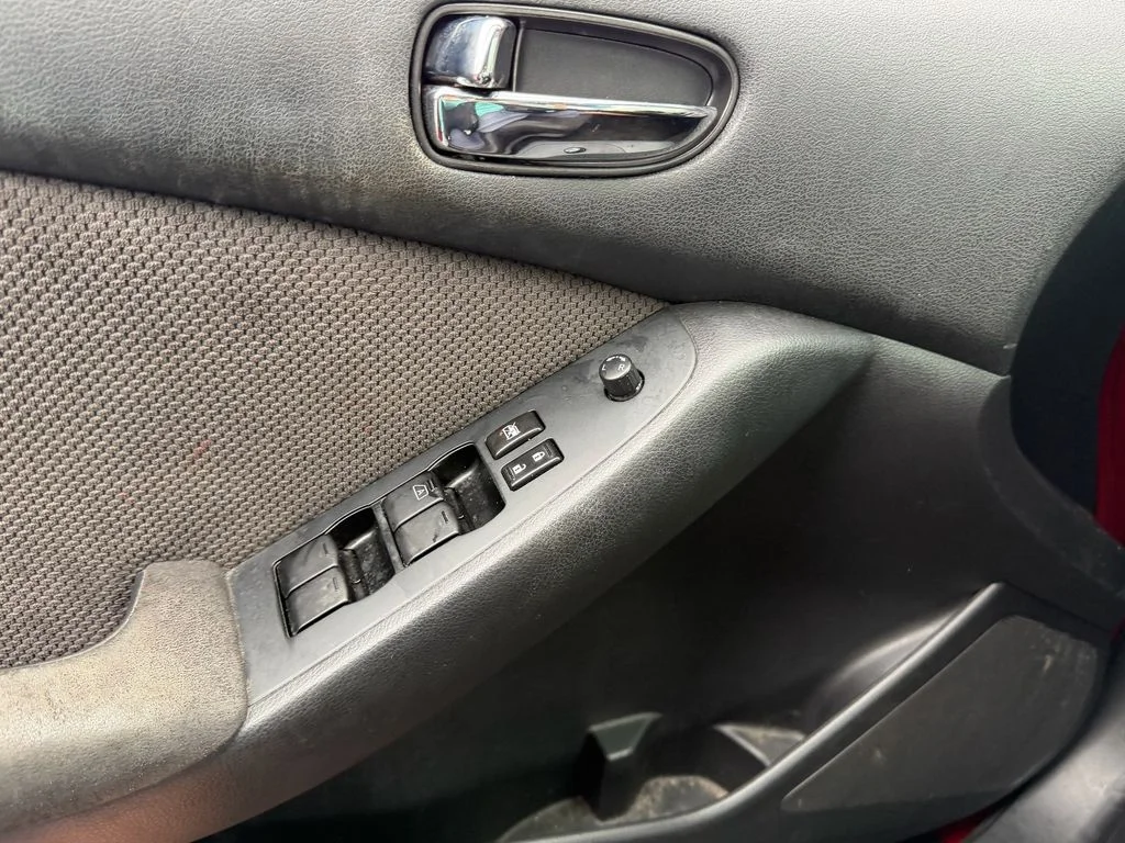Used 2009 Red Nissan 2.5 S image 22